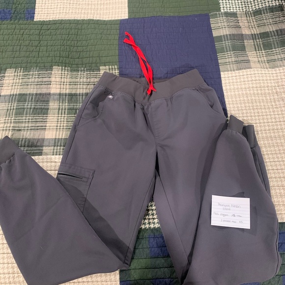 Figs Gray Scrub Set - Picture 2 of 3